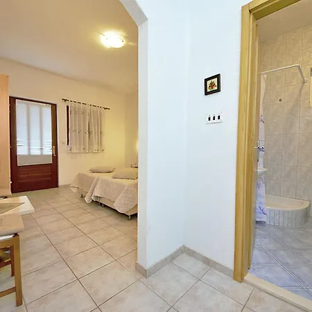Ivo - With Pool Apartment *