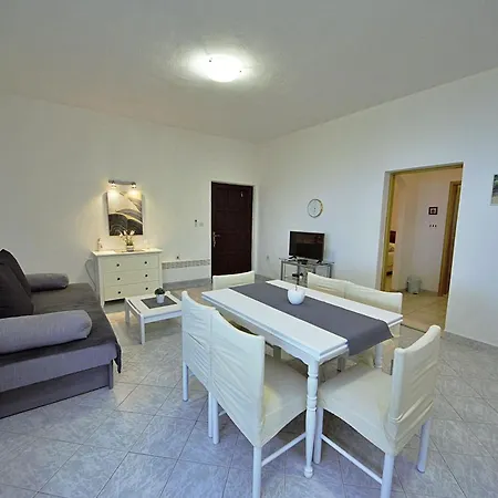 Ivo - With Pool Apartment Tucepi