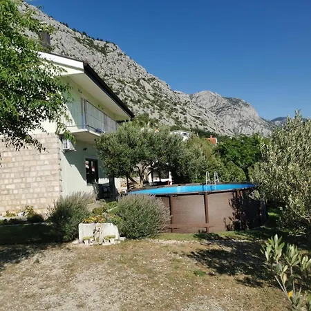 Ivo - With Pool Apartment Tucepi